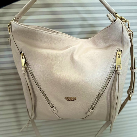 Guess Handbags - Brand new guess purse 🚨